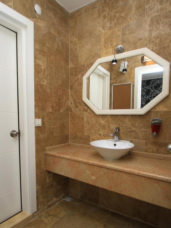 Larimar Boutique Hotel Кешме Экстерьер фото